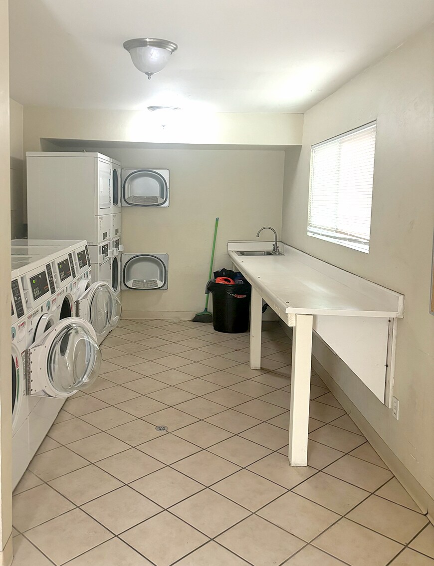 Building Photo - 550 Graves Ave