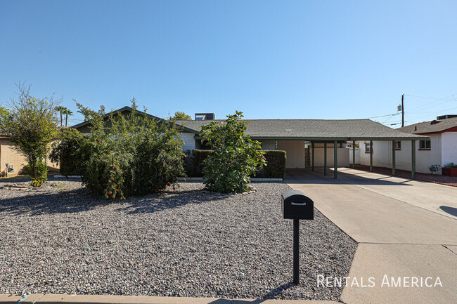 Building Photo - 443 N Cholla