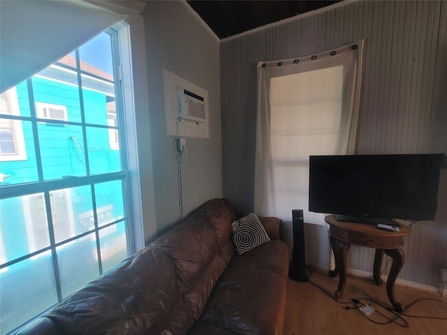 Building Photo - 1707 Market St