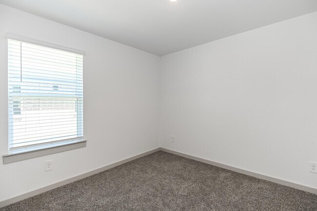 Building Photo - 14826 Cold Water Dr