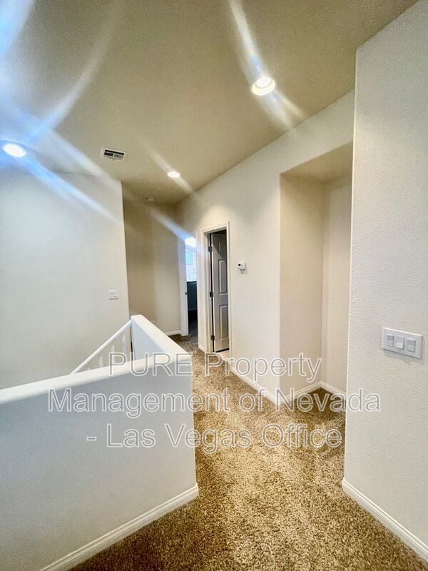 Building Photo - 117 Castle Course Ave