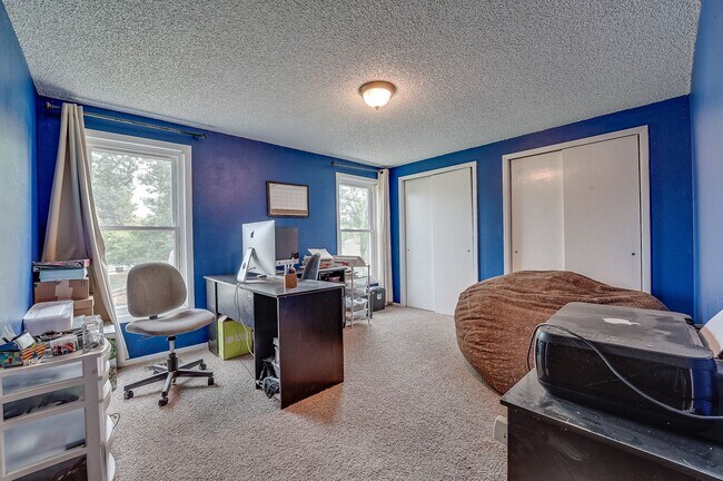 Building Photo - 3 bed, 2 bath Tri-Level in Brown Farm Subdivision