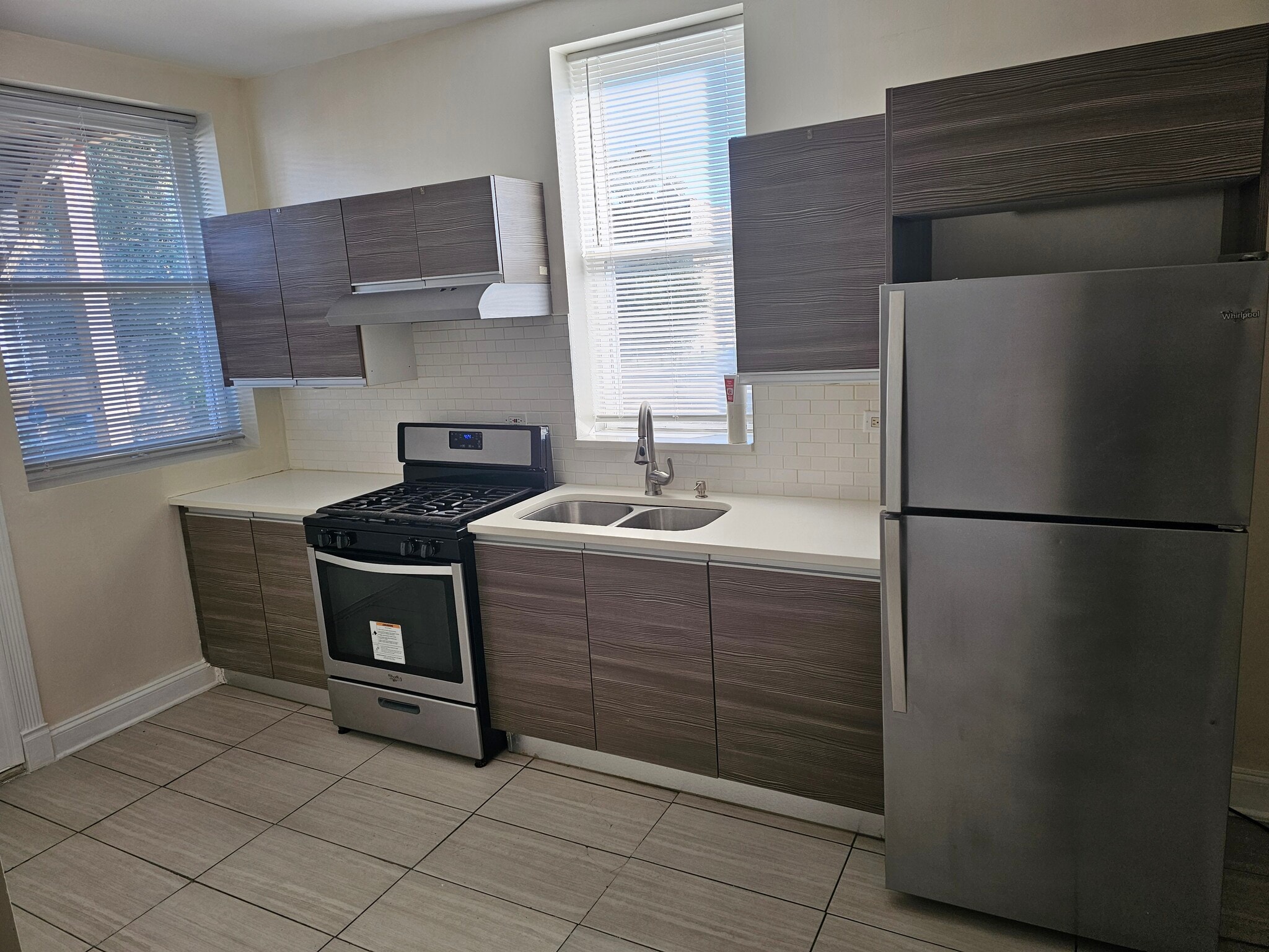 Building Photo - 719 S Central Park Ave