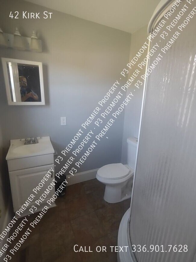 Building Photo - 42 Kirk St