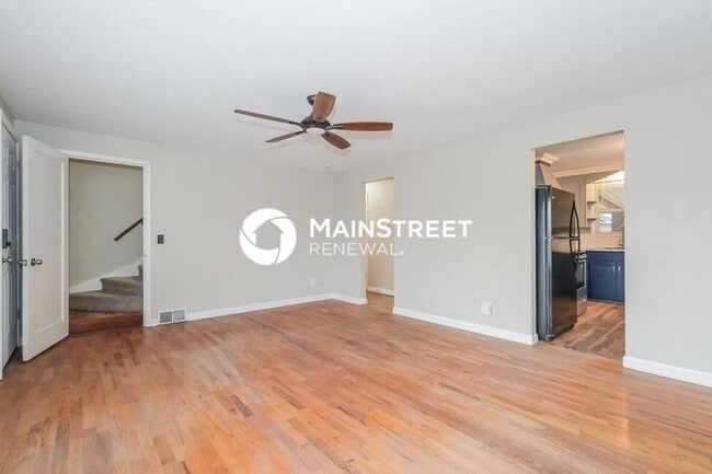 Building Photo - 4 Bedroom Pet-Friendly Home in PUYALLUP, WA with Main Street Renewal