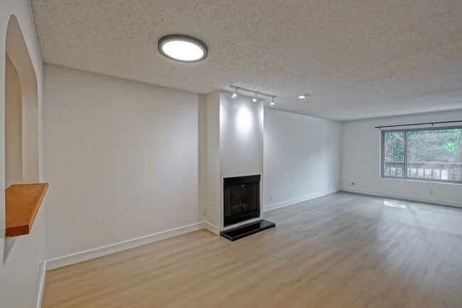 Building Photo - SPACIOUS, 2-STORY, 3BR2.5BA LAKESIDE CONDO...