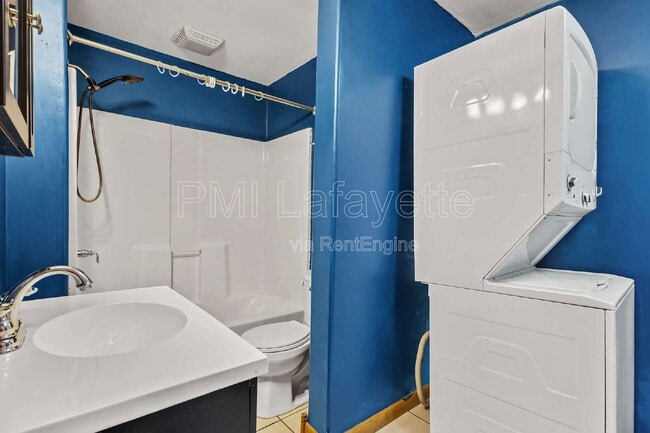 Building Photo - 2115 Perrine St