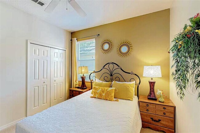 Building Photo - 136 Henley Cir