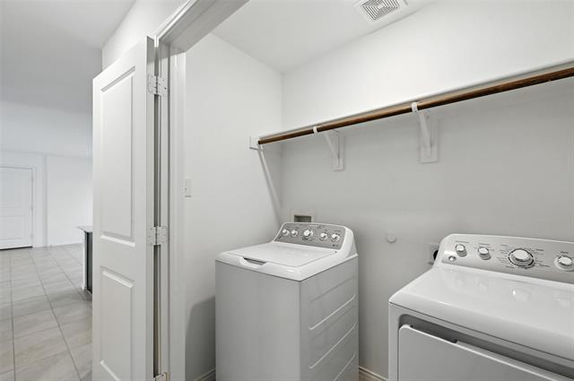 Building Photo - 208 Rubylace Dr