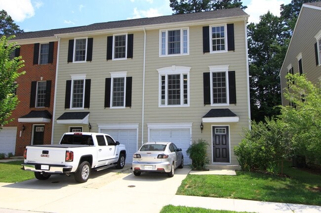 Building Photo - 129 Parkway Ct