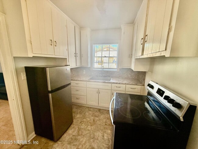 Building Photo - 3526 Hyacinth St
