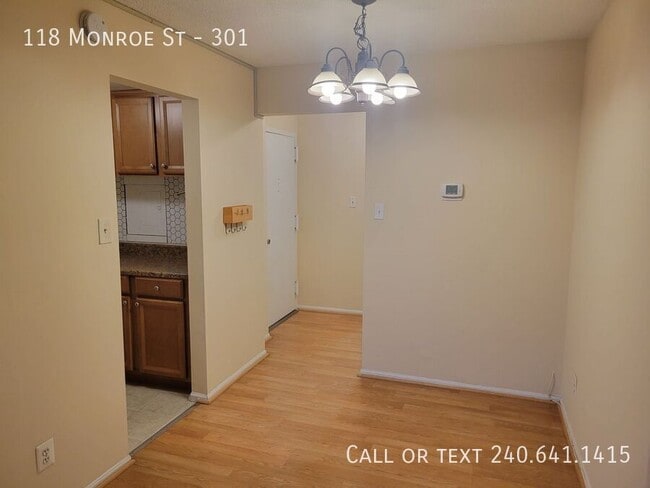 Building Photo - 118 Monroe St
