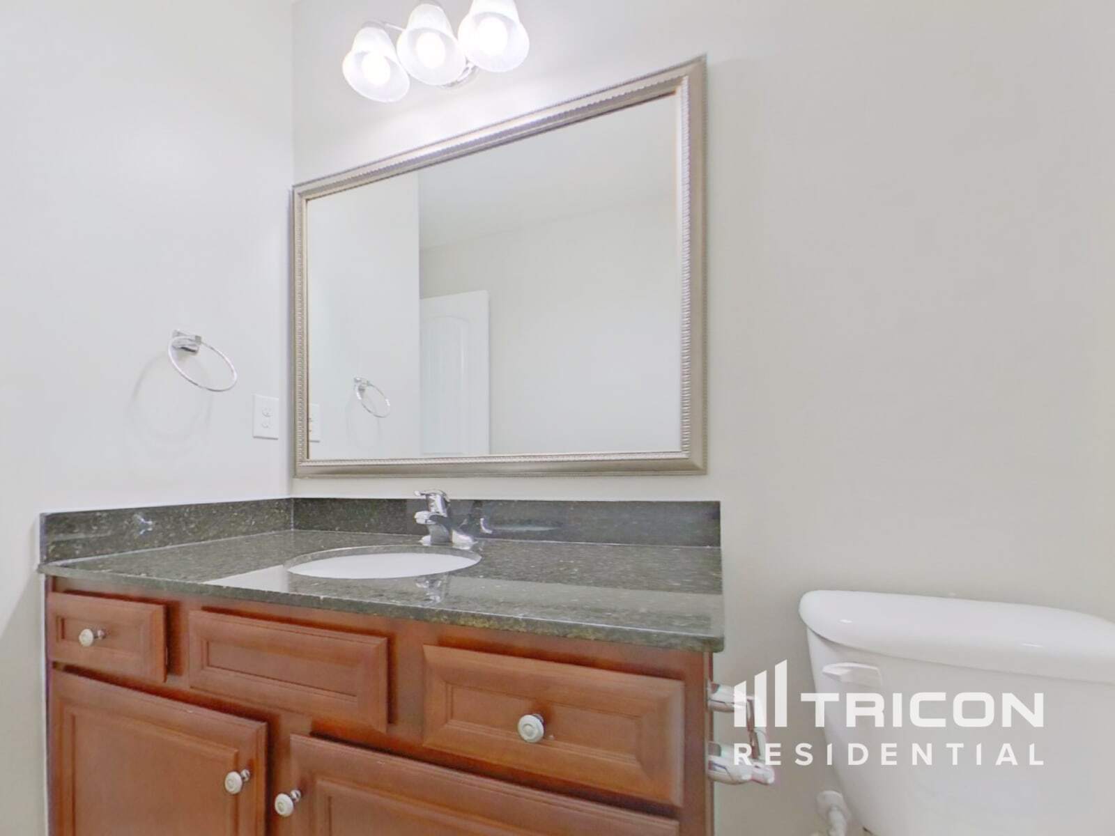 Building Photo - 313 Fairford Rd