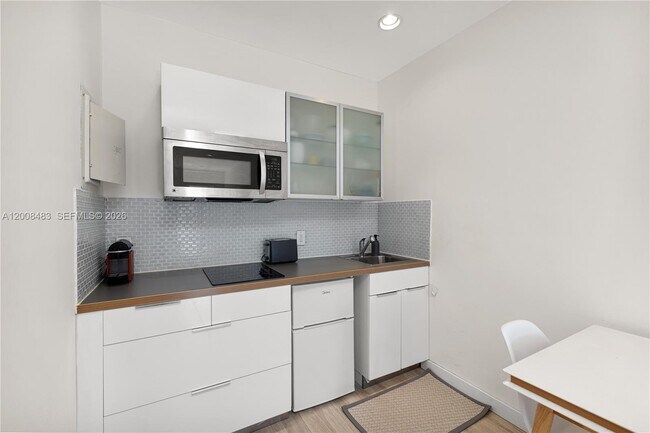 Building Photo - 2445 Lake Pancoast Dr