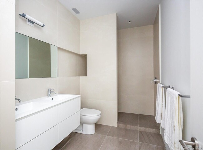 Building Photo - 47L S Ferry Rd