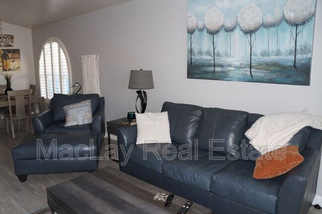 Building Photo - 13031 S 46th Way