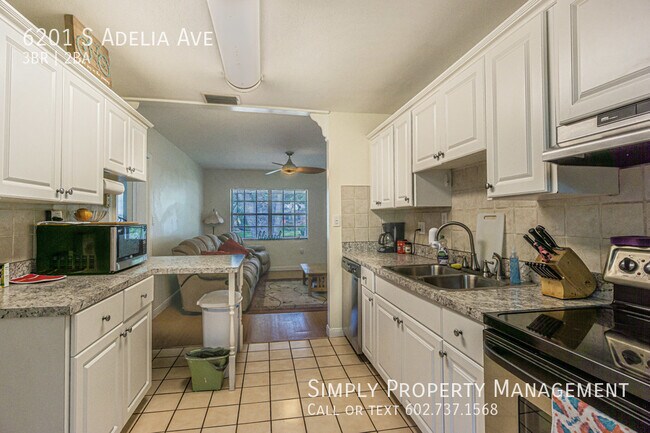 Building Photo - 6201 S Adelia Ave