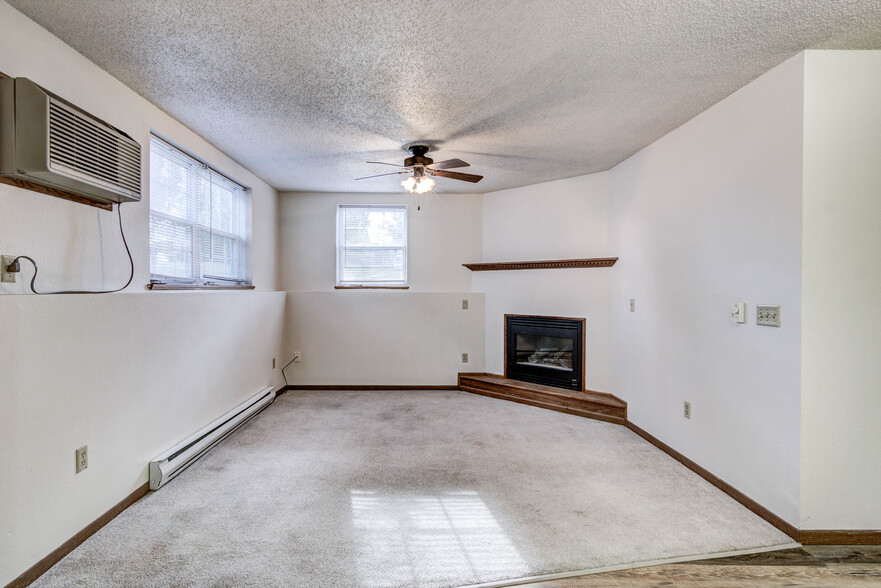 Building Photo - 627 Maple St