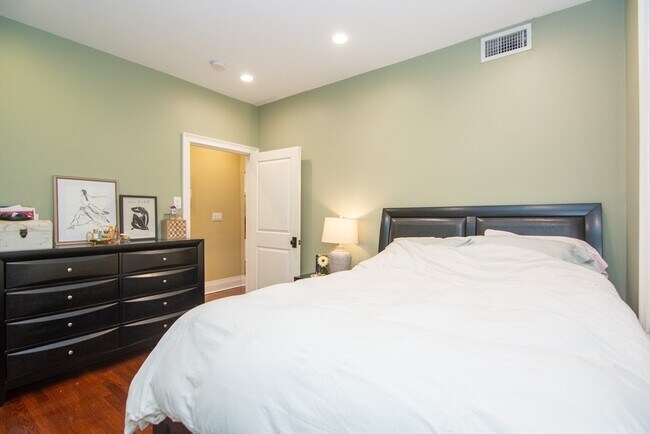 Building Photo - 214 South St