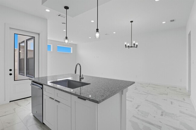 Building Photo - 2923 El Fenice Ln