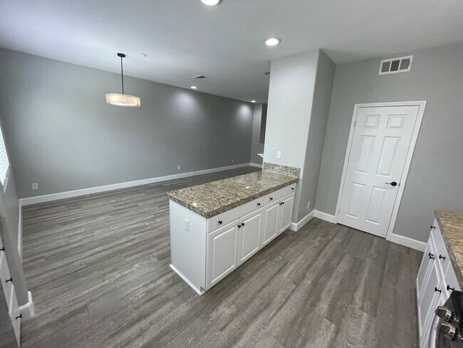 Building Photo - 33810 Willow Haven Ln