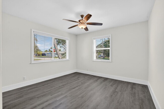 Building Photo - 954 SE 7th St