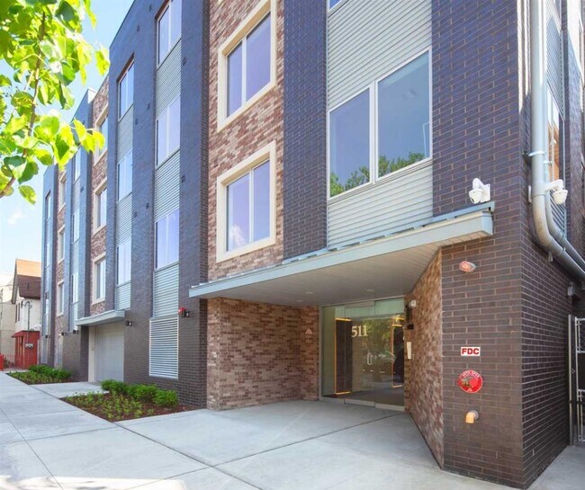 Building Photo - 511 3rd St