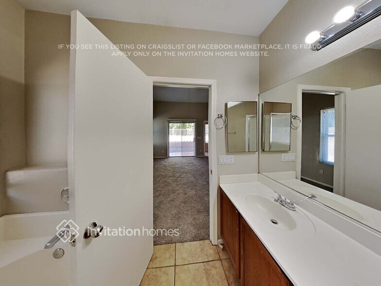 Building Photo - 2218 S 64th Ln