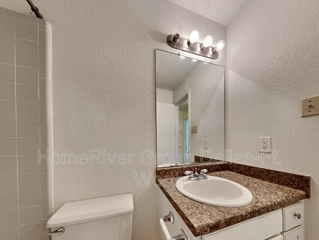 Building Photo - 816 Castleview Dr