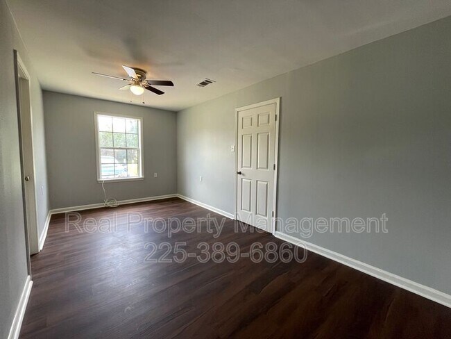 Building Photo - 38294 1494