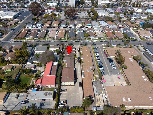 Building Photo - 679 Center St