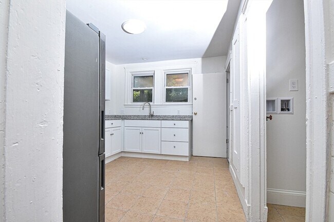 Building Photo - 19 Ronan St