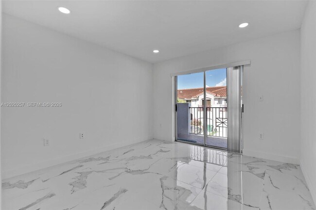 Building Photo - 10245 SW 154th Pl