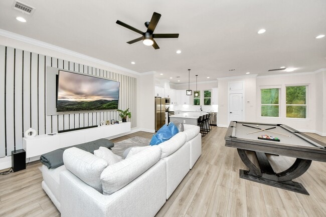 Building Photo - 2007 Briley St