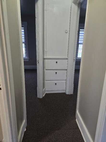 Building Photo - 2543 Mahoning Rd NE