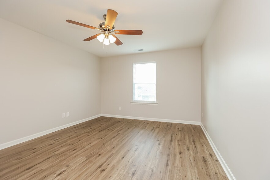 Building Photo - 408 Bronson Dr