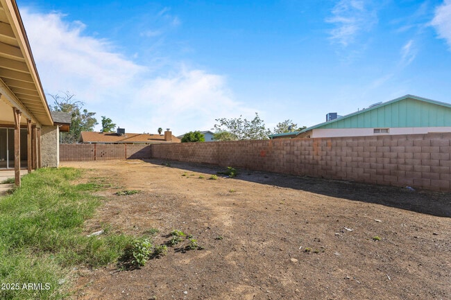 Building Photo - 5212 N 67th Dr