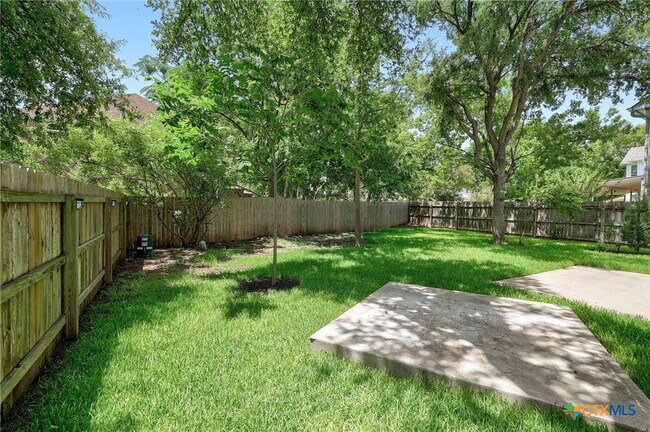 Building Photo - 703 Ivy Ct