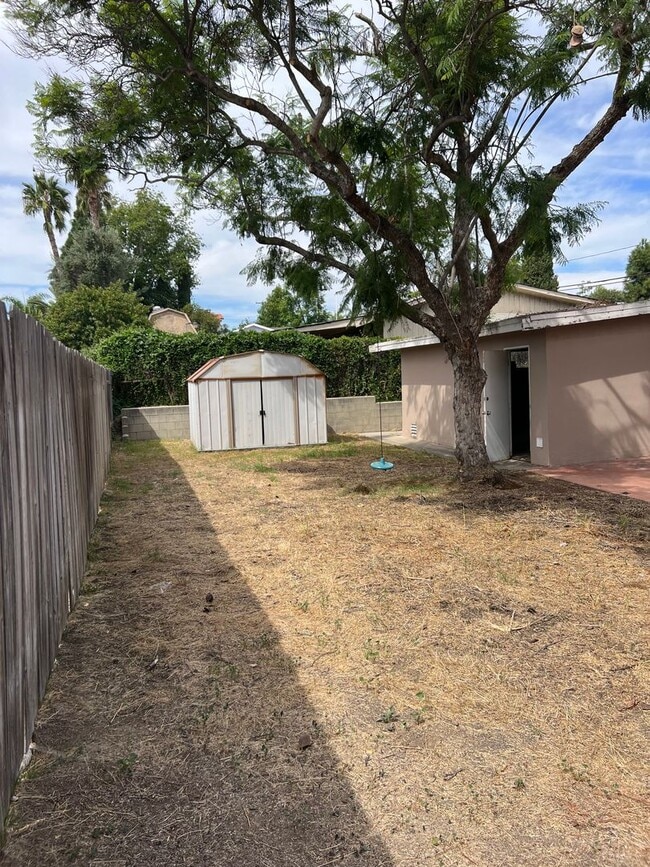 Building Photo - Updated 3BR/2BA home w/yard and garage in ...