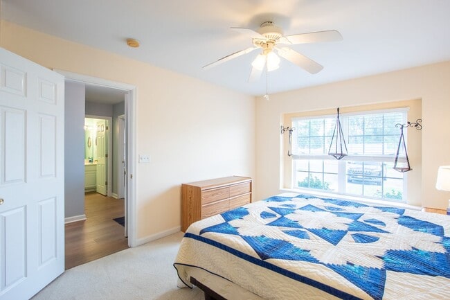 Building Photo - For Rent – Beautifully Updated Townhome in Gull Point a Waterfront Community