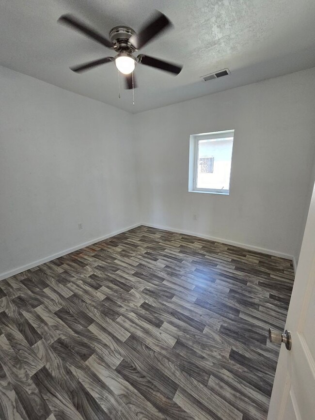 Building Photo - 1121 Walter St SE