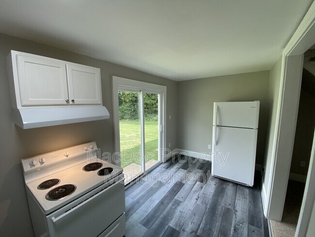 Building Photo - 210 Milford St