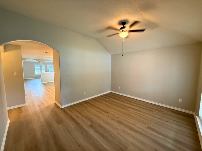 Building Photo - 10419 Goldcrest Mill