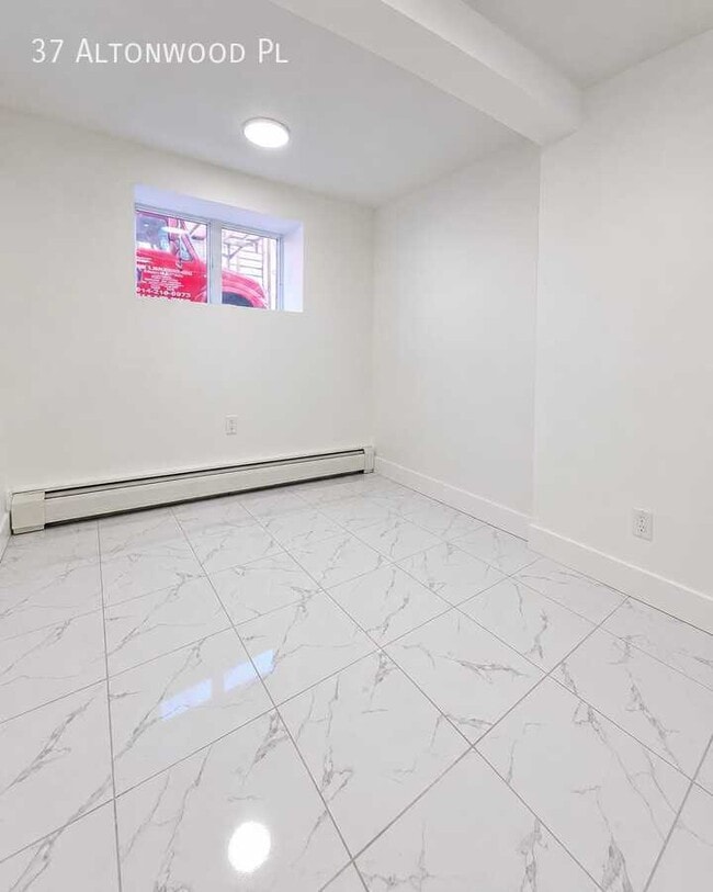 Building Photo - 37 Altonwood Pl
