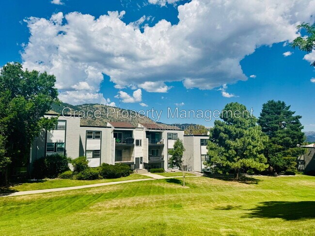 Building Photo - 501 Golden Cir