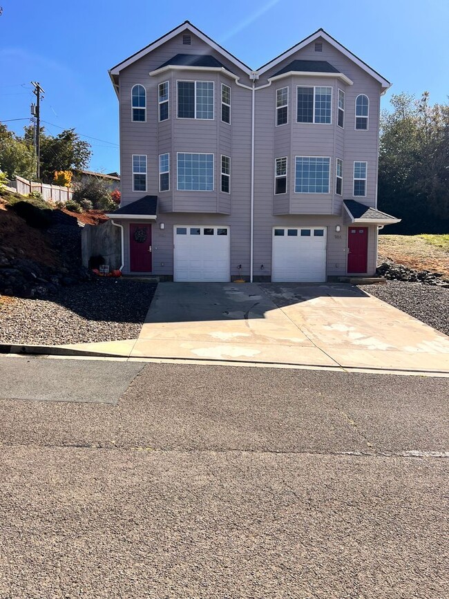 Building Photo - 0407 - Telegraph Duplex