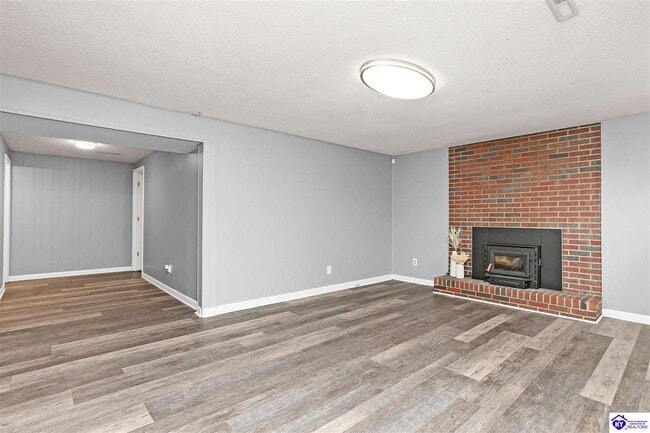 Building Photo - 705 Bon Aire Dr