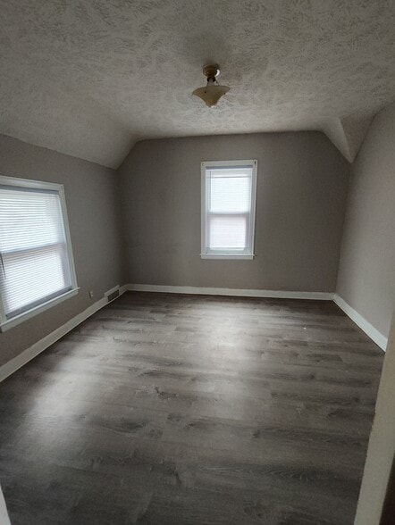 Building Photo - 1025 Goodhue Blvd