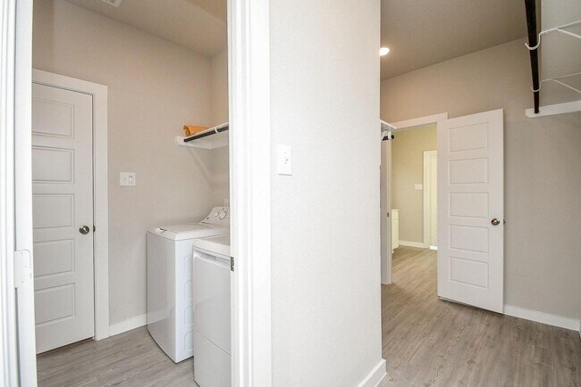 Building Photo - 21631 Coral Mist Dr