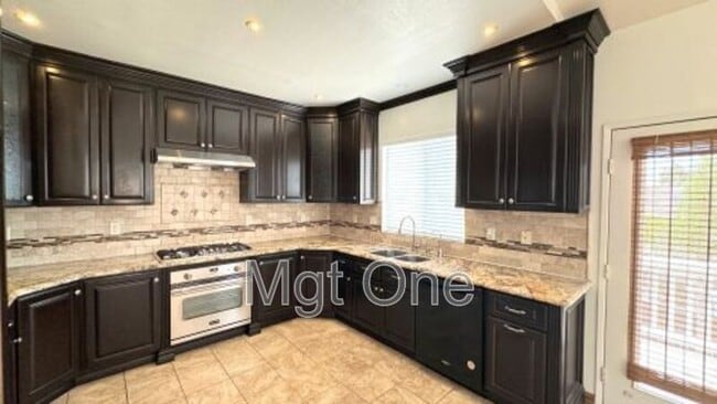 Building Photo - 1067 Regina Way